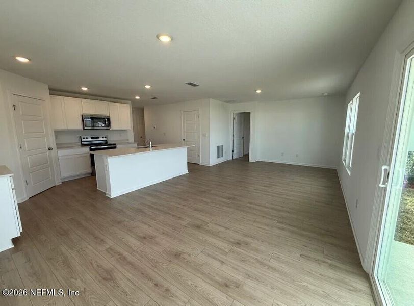 Spacious, unfurnished interior of a new home in Sawmill Branch, Palm Coast (Image 18).