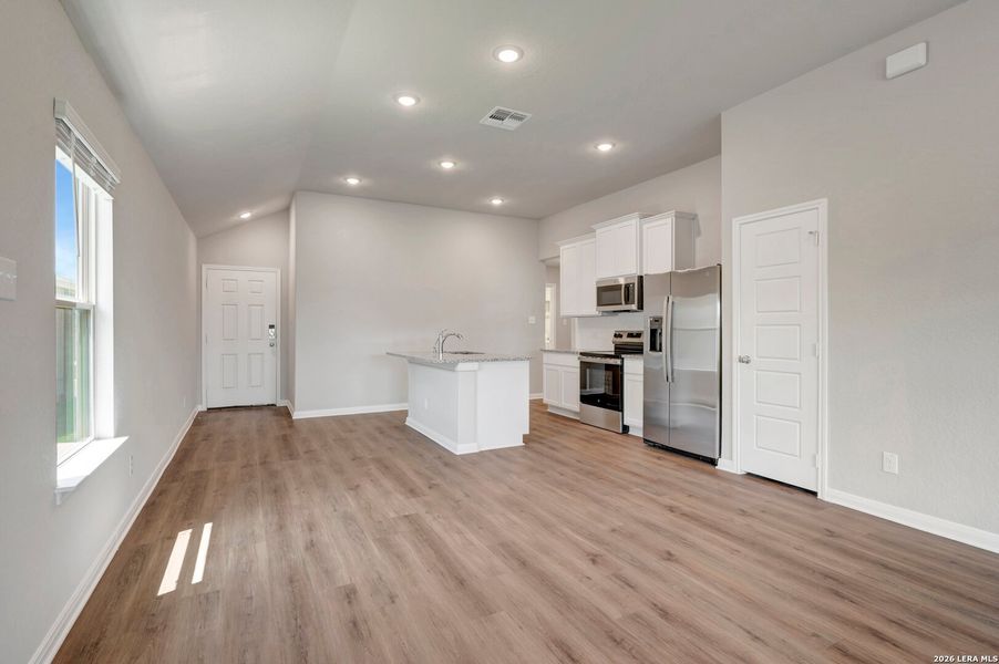 Spacious, unfurnished interior of a new home in Park Place, New Braunfels (Image 35). Spacious, unfurnished interior of a new home in Park Place, New Braunfels (Image 35).