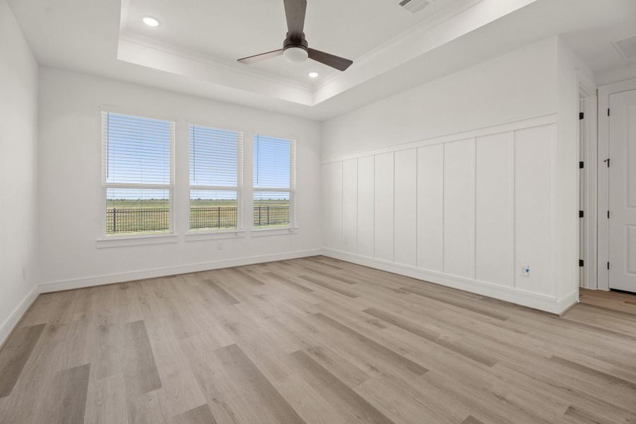 H-U-G-E primary suite! H-U-G-E primary suite!