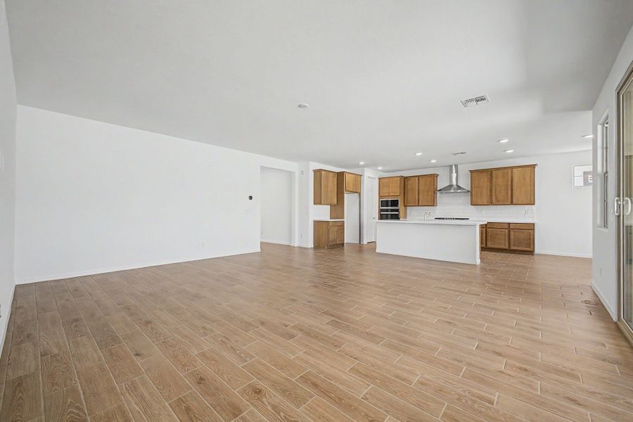 Spacious, unfurnished interior of a new home in Las Ventanas - RV Collection, Goodyear (Image 8).
