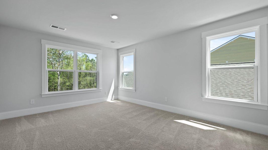 Spacious, unfurnished interior of a new home in Sheep Island, Summerville (Image 18).
