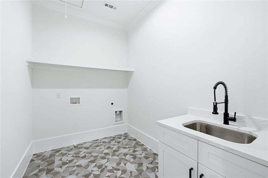 Spacious, unfurnished interior of a new home in , Lawrenceville (Image 40).