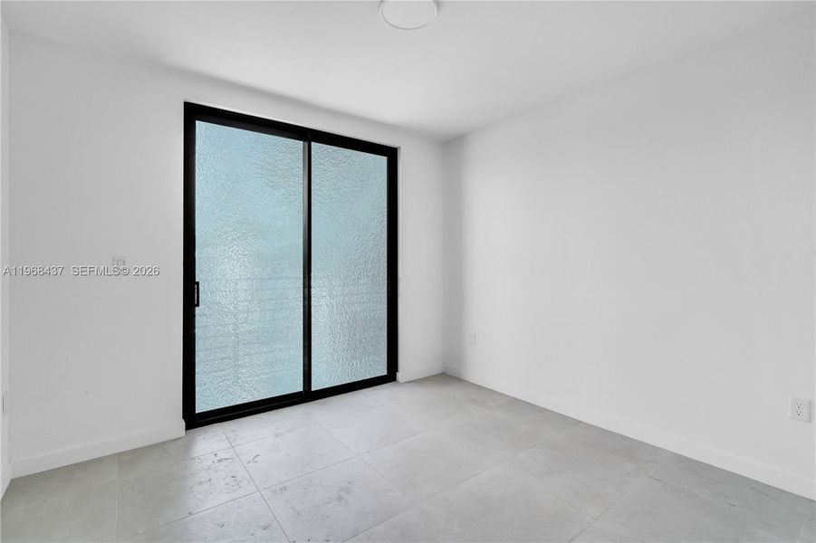 Spacious, unfurnished interior of a new home in , Miami (Image 14).