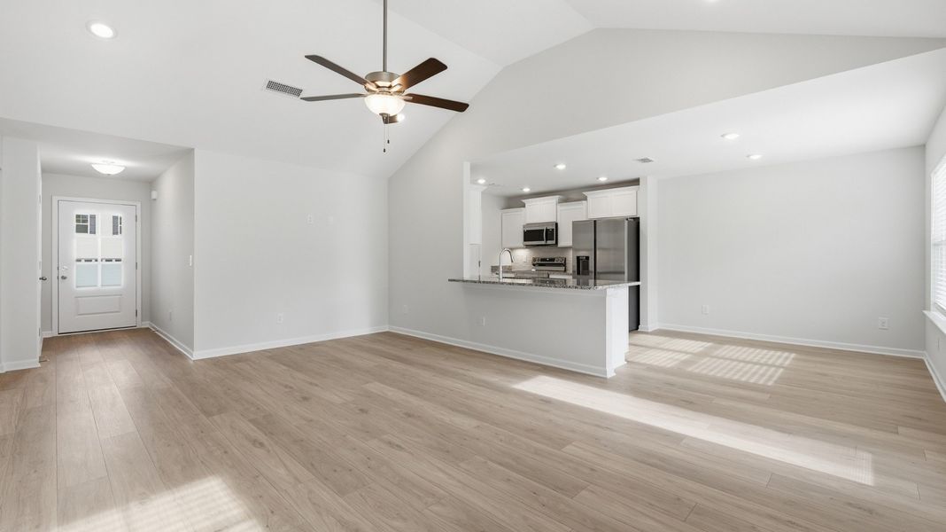 Spacious, unfurnished interior of a new home in Wheatfield, Shelbyville (Image 12).