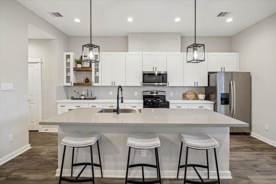 *Photos are of model home located in the community to reference finishes* *Photos are of model home located in the community to reference finishes*