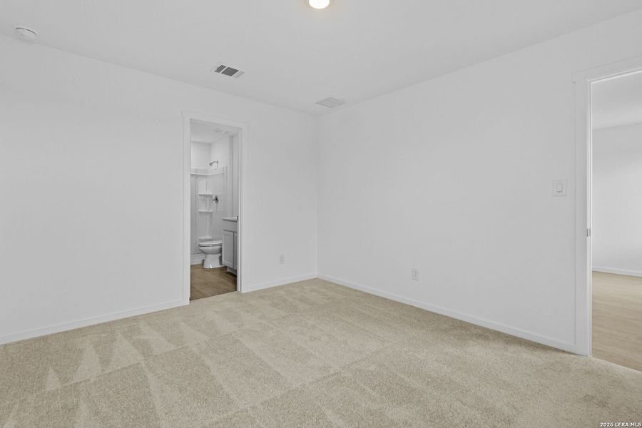 Spacious, unfurnished interior of a new home in Spring Grove, St. Hedwig (Image 21).
