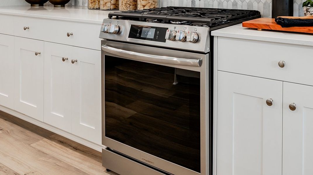 Pic EI Kitchen Gas Range F1 020226 Pic EI Kitchen Gas Range F1 020226