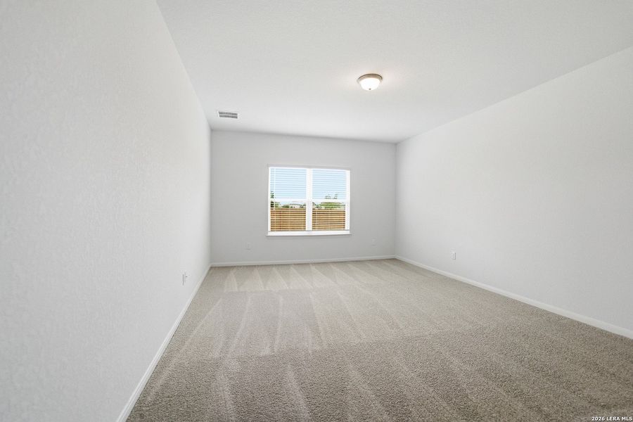 Spacious, unfurnished interior of a new home in Hennersby Hollow, San Antonio (Image 27).