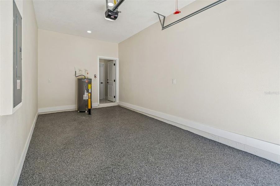 Spacious, unfurnished interior of a new home in , Tampa (Image 38).
