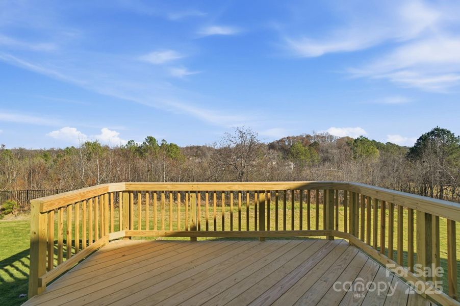 Exterior details and patio area of a home in Summerlin, Mooresville (Image 4).