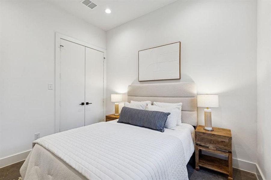 Furnished interior view inside a new home in , Dallas (Image 12).