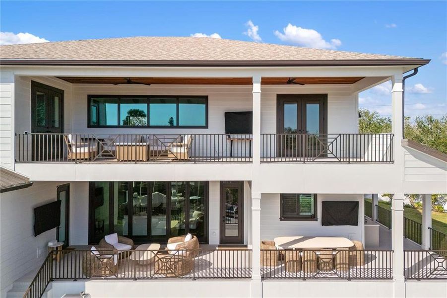 Exterior details and patio area of a home in , Sarasota (Image 4).