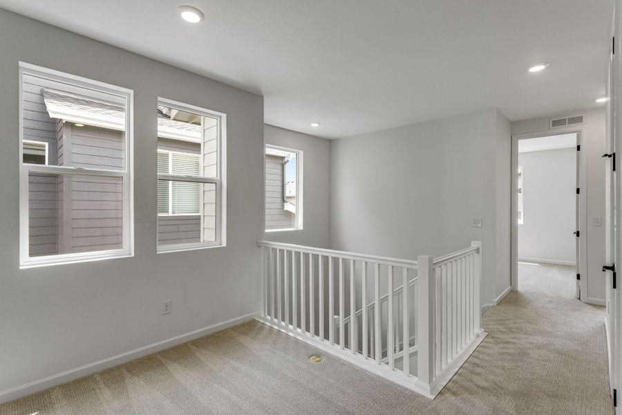 Spacious, unfurnished interior of a new home in Sugar Mill Village, Longmont (Image 9).