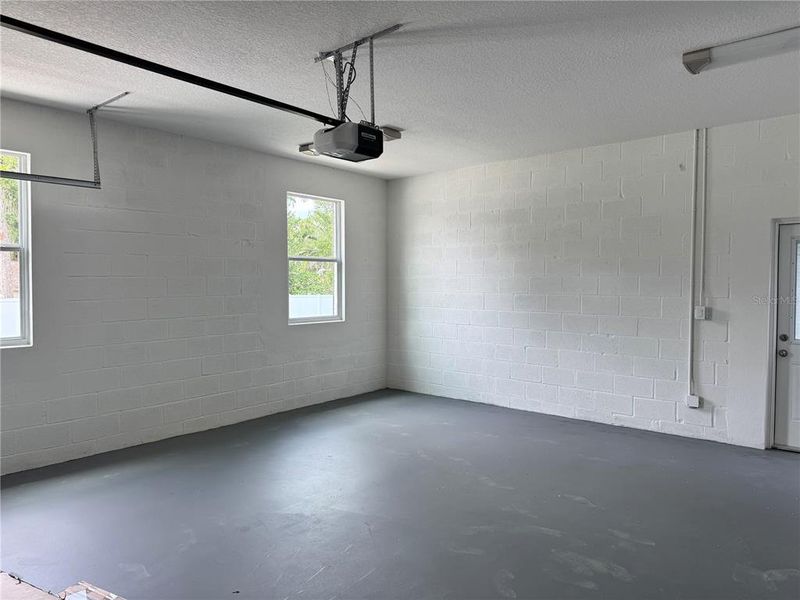Spacious, unfurnished interior of a new home in , Dade City (Image 62).