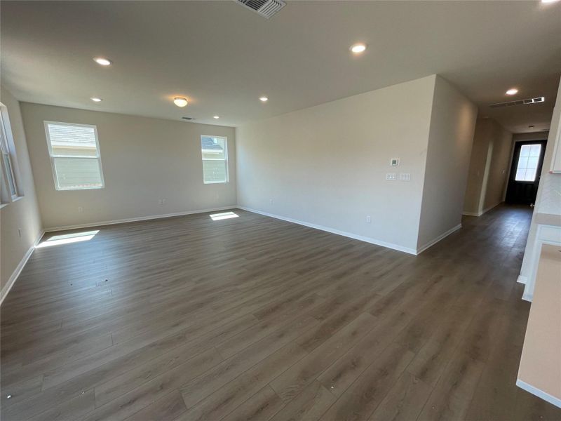 Spacious, unfurnished interior of a new home in Covered Bridge, Hutto (Image 23). Spacious, unfurnished interior of a new home in Covered Bridge, Hutto (Image 23).