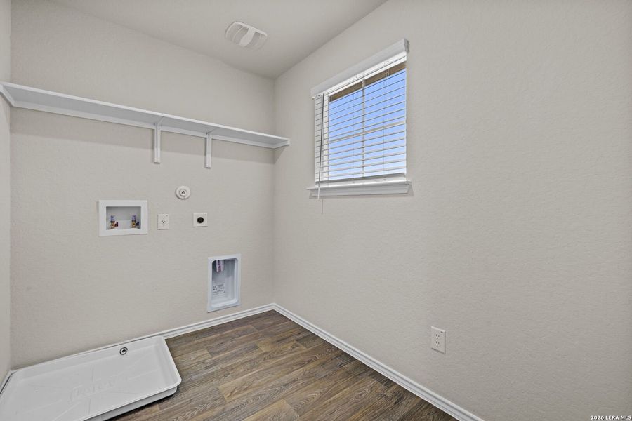 Spacious, unfurnished interior of a new home in Stonehill, San Antonio (Image 10).