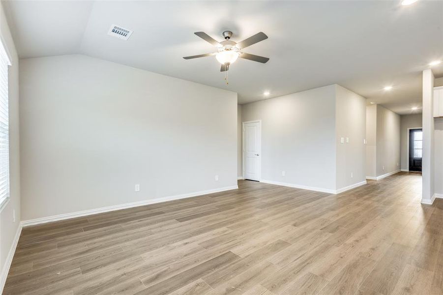 Spacious, unfurnished interior of a new home in Lakehaven - Signature Series, Farmersville (Image 20).