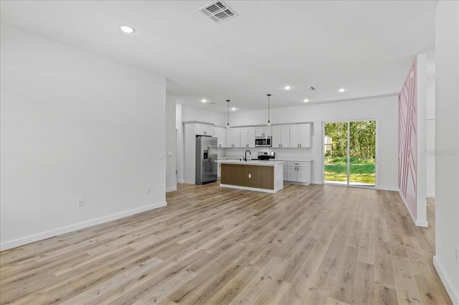 Spacious, unfurnished interior of a new home in , Citrus Springs (Image 16).
