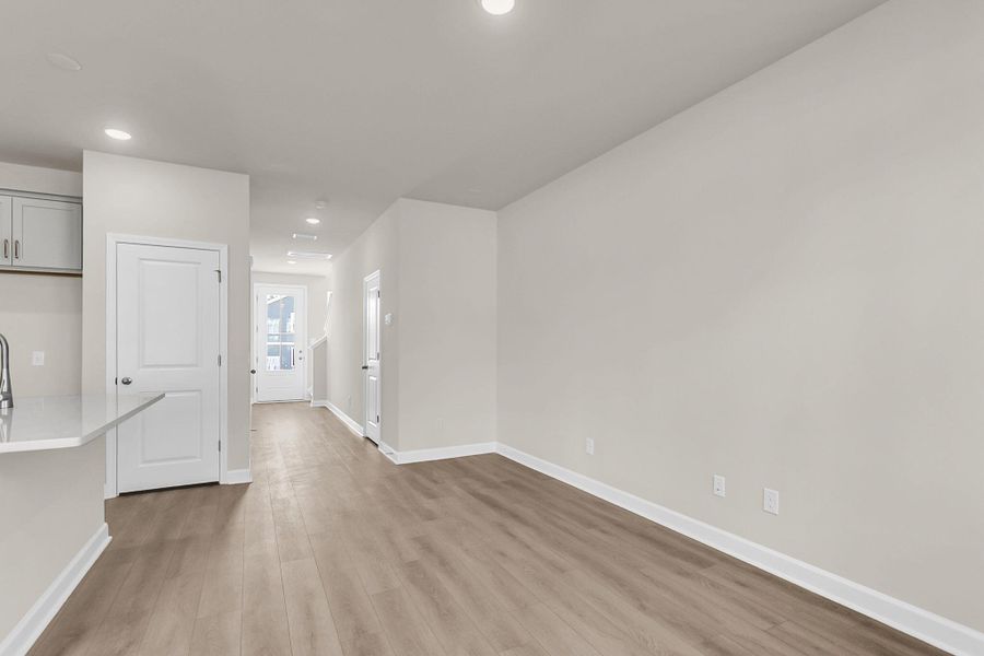 Spacious, unfurnished interior of a new home in , Summerville (Image 23).