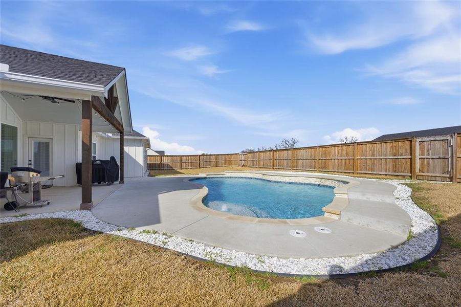 Exterior details and patio area of a home in , Mabank (Image 18).