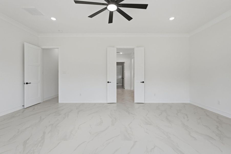 Spacious, unfurnished interior of a new home in , Willis (Image 24).