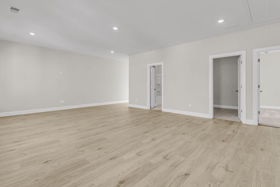 Spacious, unfurnished interior of a new home in Tidewater at Lakes of Cane Bay, Summerville (Image 28). Spacious, unfurnished interior of a new home in Tidewater at Lakes of Cane Bay, Summerville (Image 28).