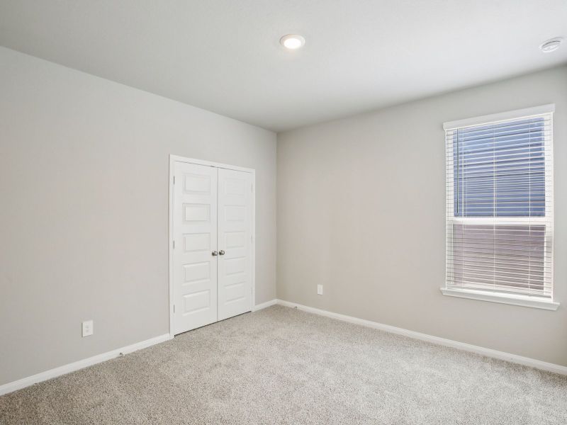 Spacious, unfurnished interior of a new home in Kemah Crossing - Luxe Series, Kemah (Image 13).