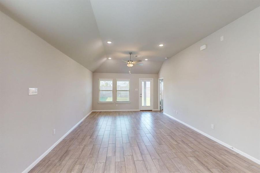 Spacious, unfurnished interior of a new home in Elevon, Lavon (Image 13).