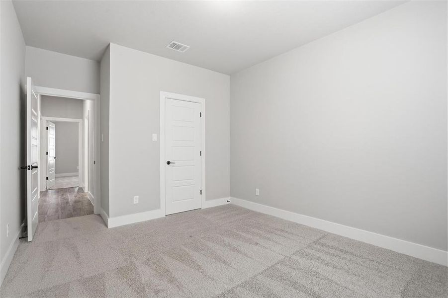 Spacious, unfurnished interior of a new home in Whispering Winds, Springtown (Image 18).