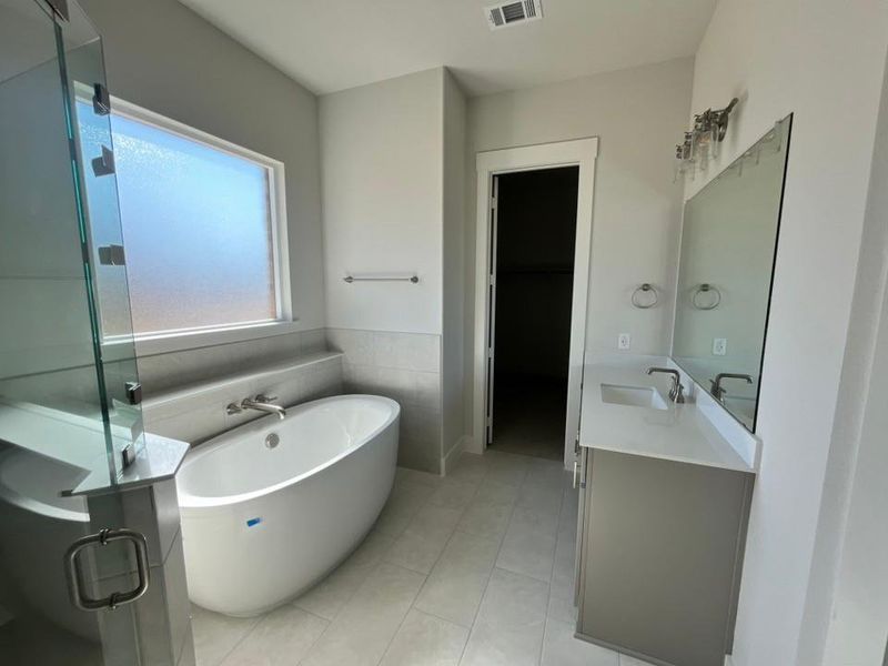 Furnished interior view inside a new home in Eagle Ridge Estates, Weatherford (Image 7).