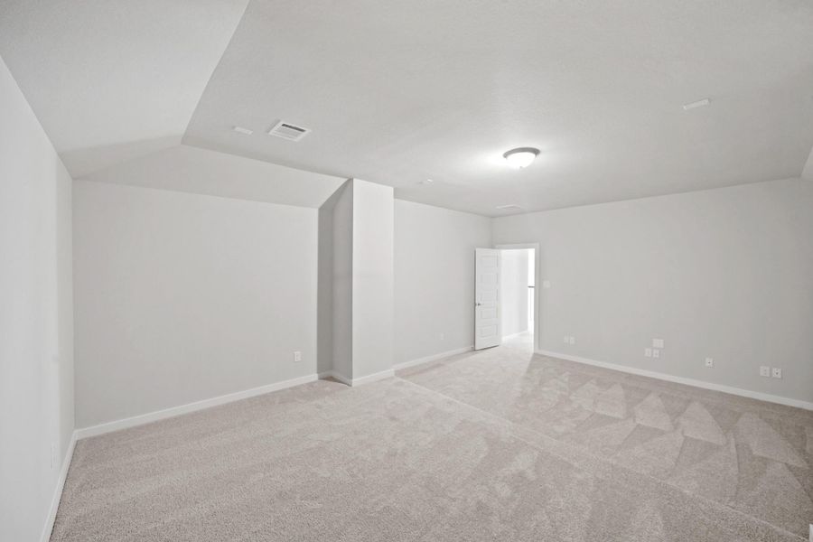 Spacious, unfurnished interior of a new home in Morton Creek Ranch, Katy (Image 27).