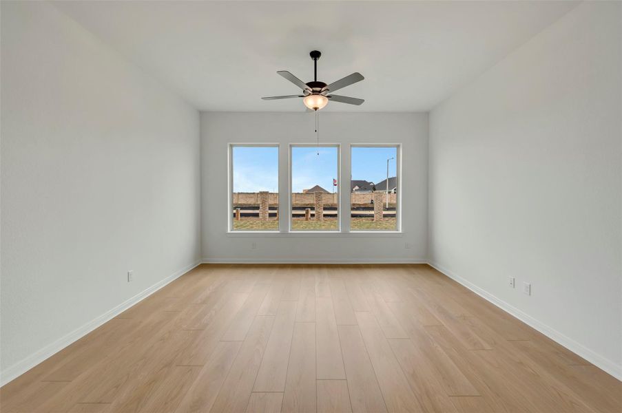 Spacious, unfurnished interior of a new home in Beacon Point at Lago Mar 50’ Homesites, Texas City (Image 33).