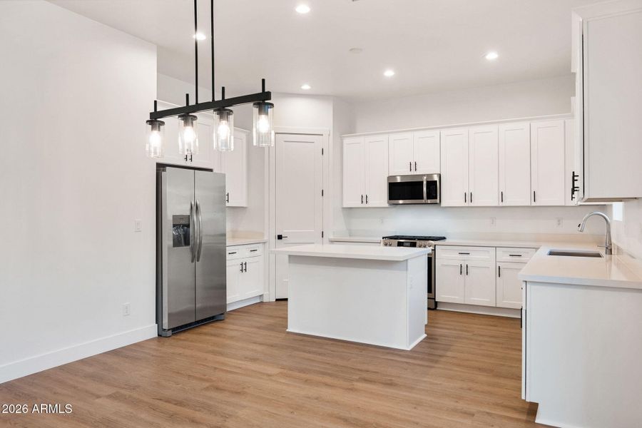 17-Dining Room to Kitchen (2) 17-Dining Room to Kitchen (2)