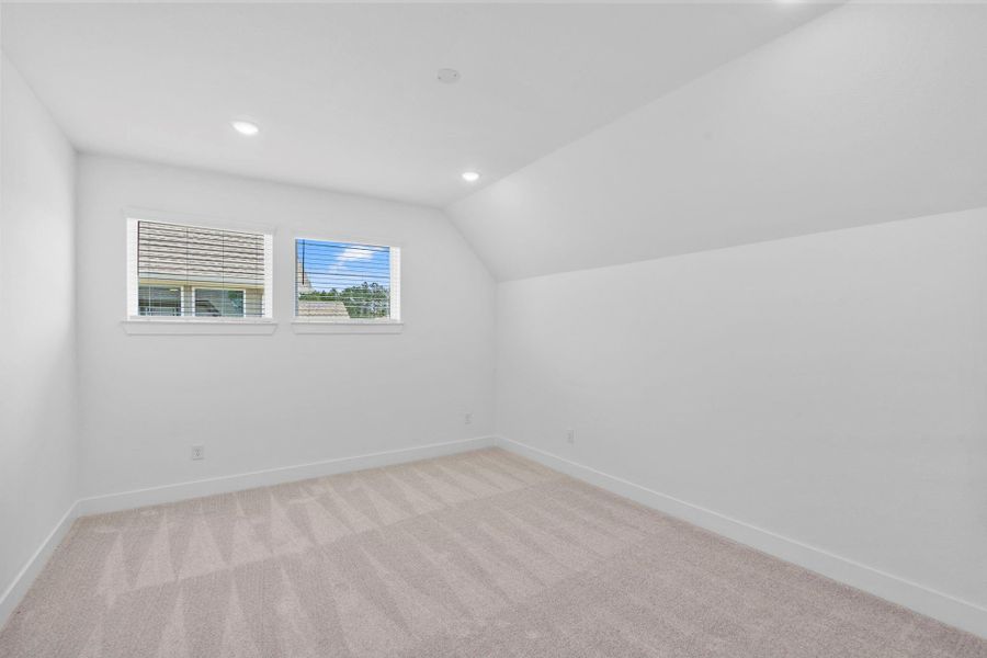 Spacious, unfurnished interior of a new home in Evergreen, Conroe (Image 32).