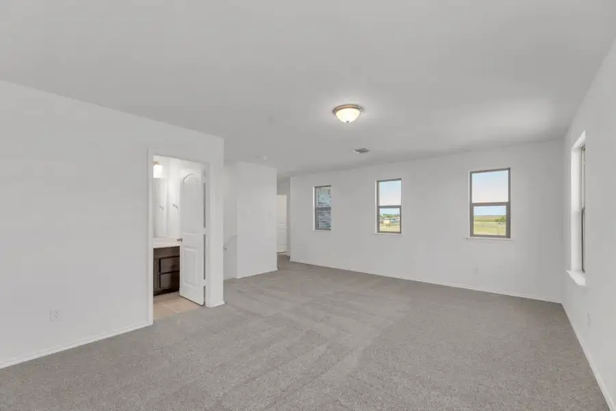 Spacious, unfurnished interior of a new home in Mustang Valley, Manor (Image 7).