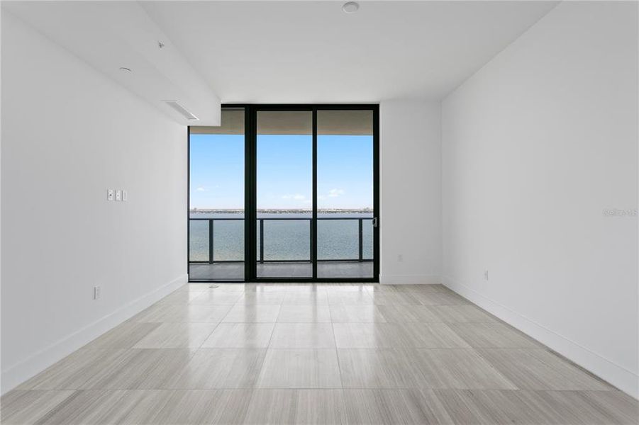 Spacious, unfurnished interior of a new home in , Tampa (Image 25).