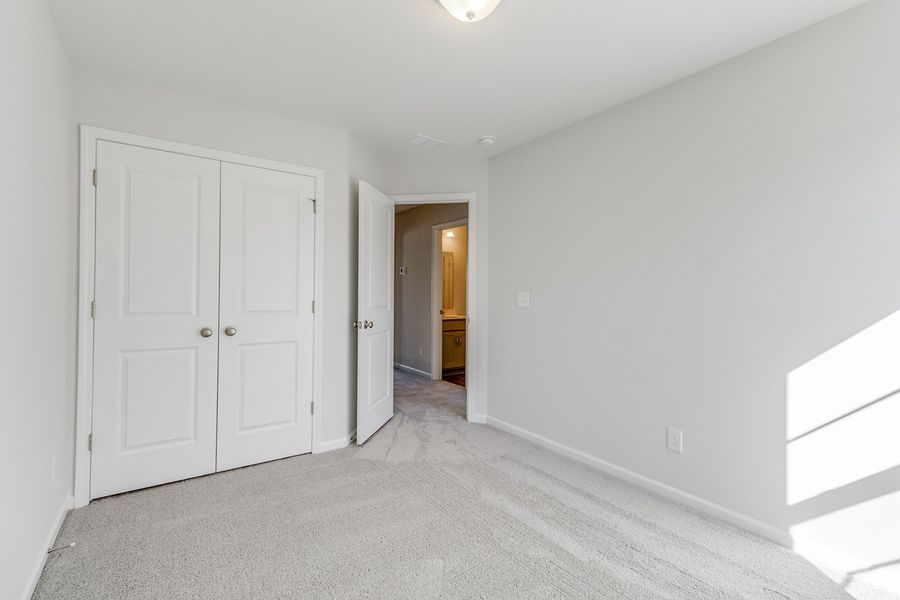 Spacious, unfurnished interior of a new home in Astoria, Columbia (Image 26).