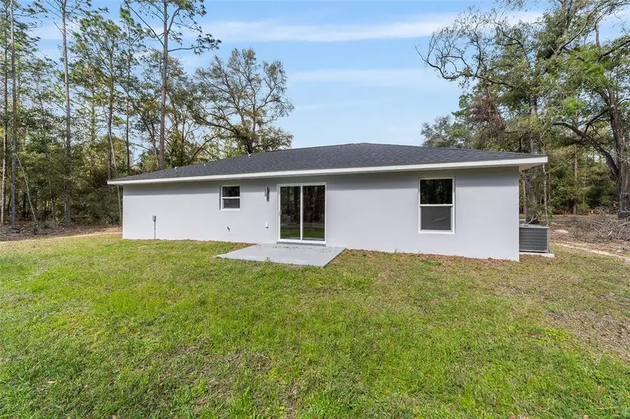 Exterior details and patio area of a home in , Ocala (Image 4).