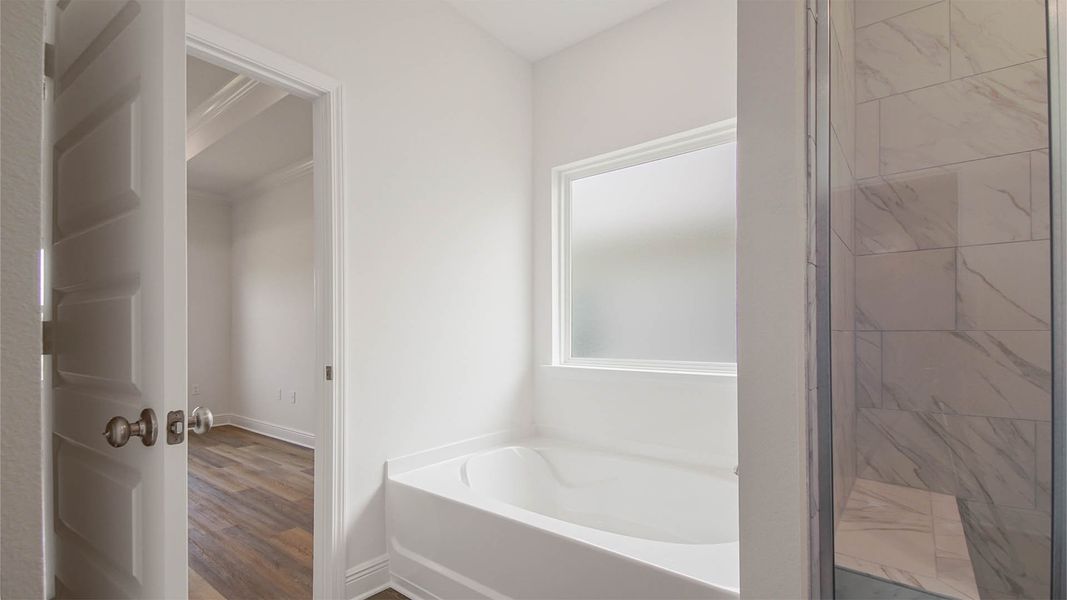 Representative furnished interior of a home built from the Rhett by D.R. Horton in Caballeros Estates At Hombre, Panama City Beach (Image 17).