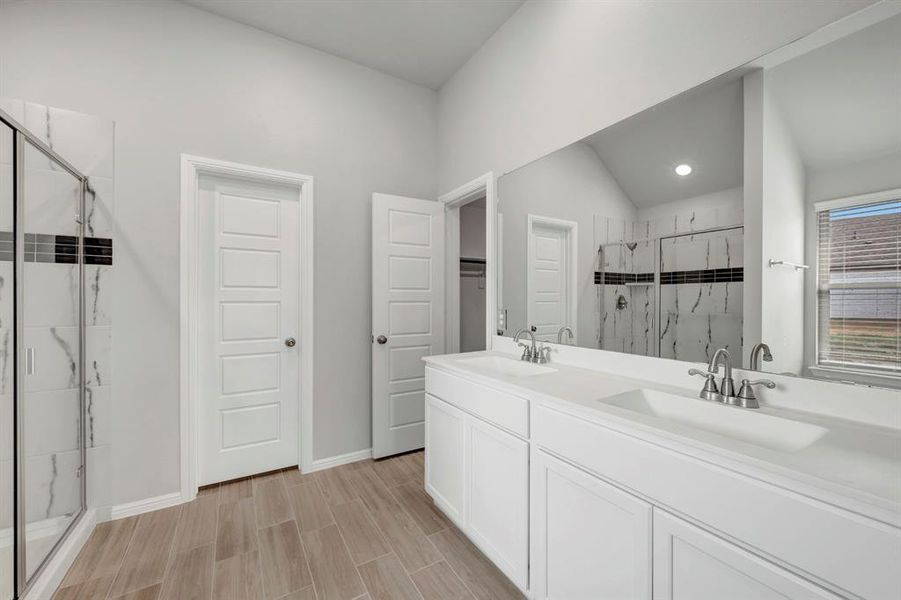 Furnished interior view inside a new home in Elevon, Lavon (Image 10).