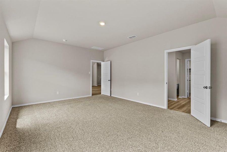 Spacious, unfurnished interior of a new home in , Fort Worth (Image 15).