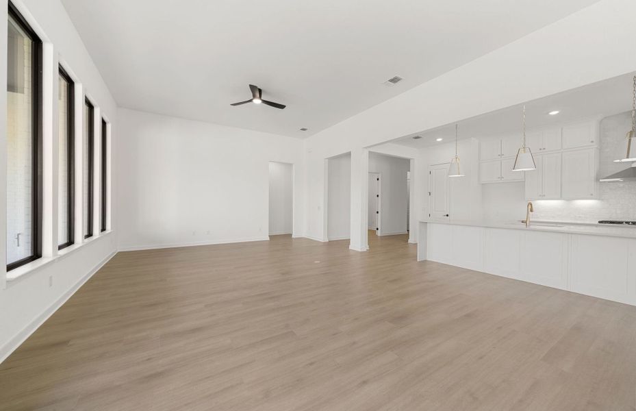 Representative unfurnished interior of a home built from the Dobbin by Pulte Homes in 6 Creeks, Kyle (Image 27).