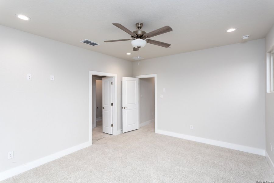 Spacious, unfurnished interior of a new home in , San Antonio (Image 14).