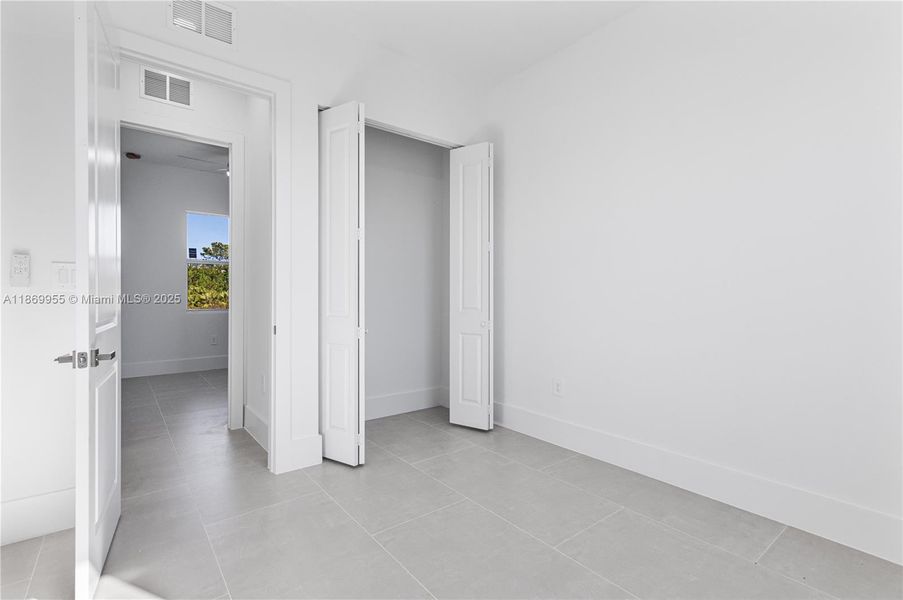 Spacious, unfurnished interior of a new home in , Lehigh Acres (Image 15).