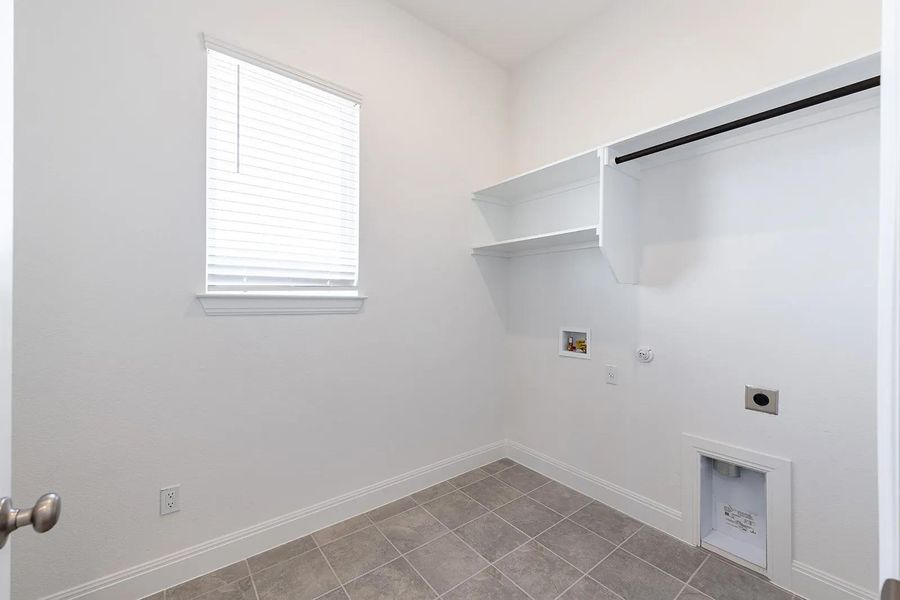 Spacious, unfurnished interior of a new home in The Colony - 50', Bastrop (Image 9).