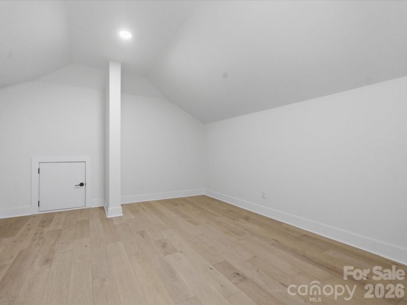 Spacious, unfurnished interior of a new home in , Monroe (Image 24).