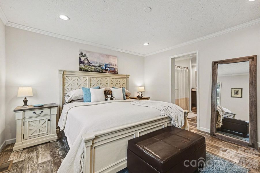 Furnished interior view inside a new home in , Lincolnton (Image 20).