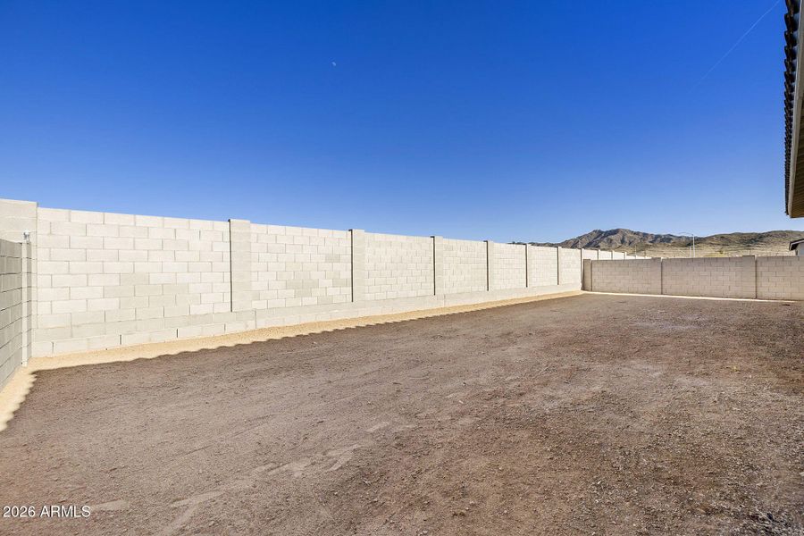 LARGE BACK YARD WITH MOUNTAIN VIEWS LARGE BACK YARD WITH MOUNTAIN VIEWS