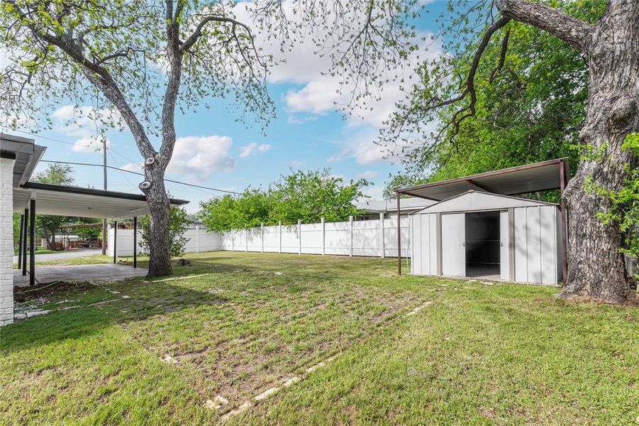 Exterior details and patio area of a home in , Coleman (Image 22).