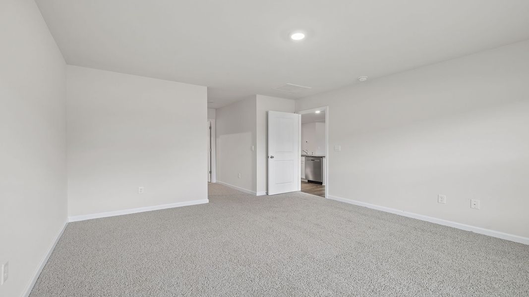 Spacious, unfurnished interior of a new home in Cedar Gap, Fountain Inn (Image 24).